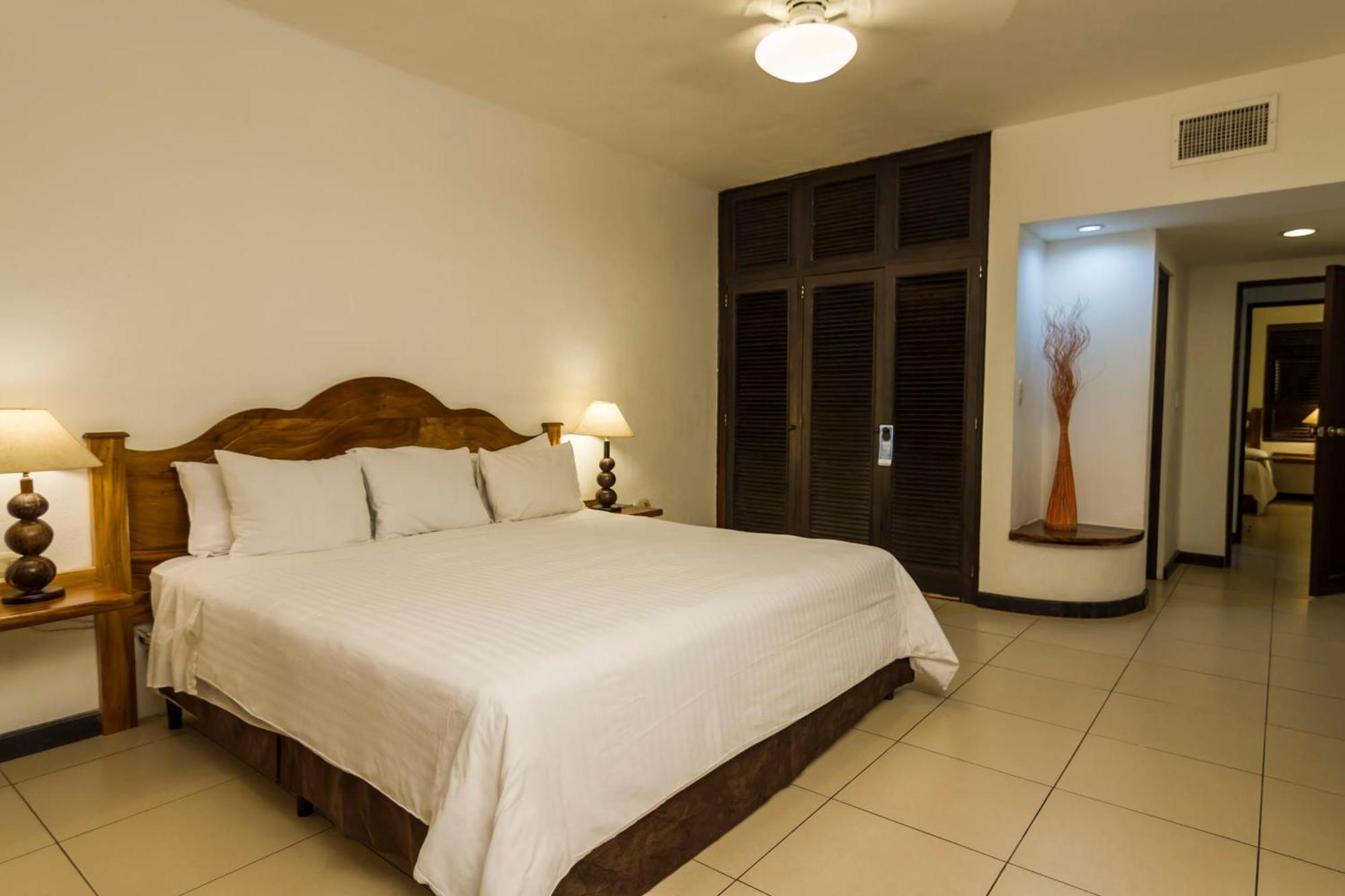 Hotel Soleil Pacifico Chulamar Buitenkant foto