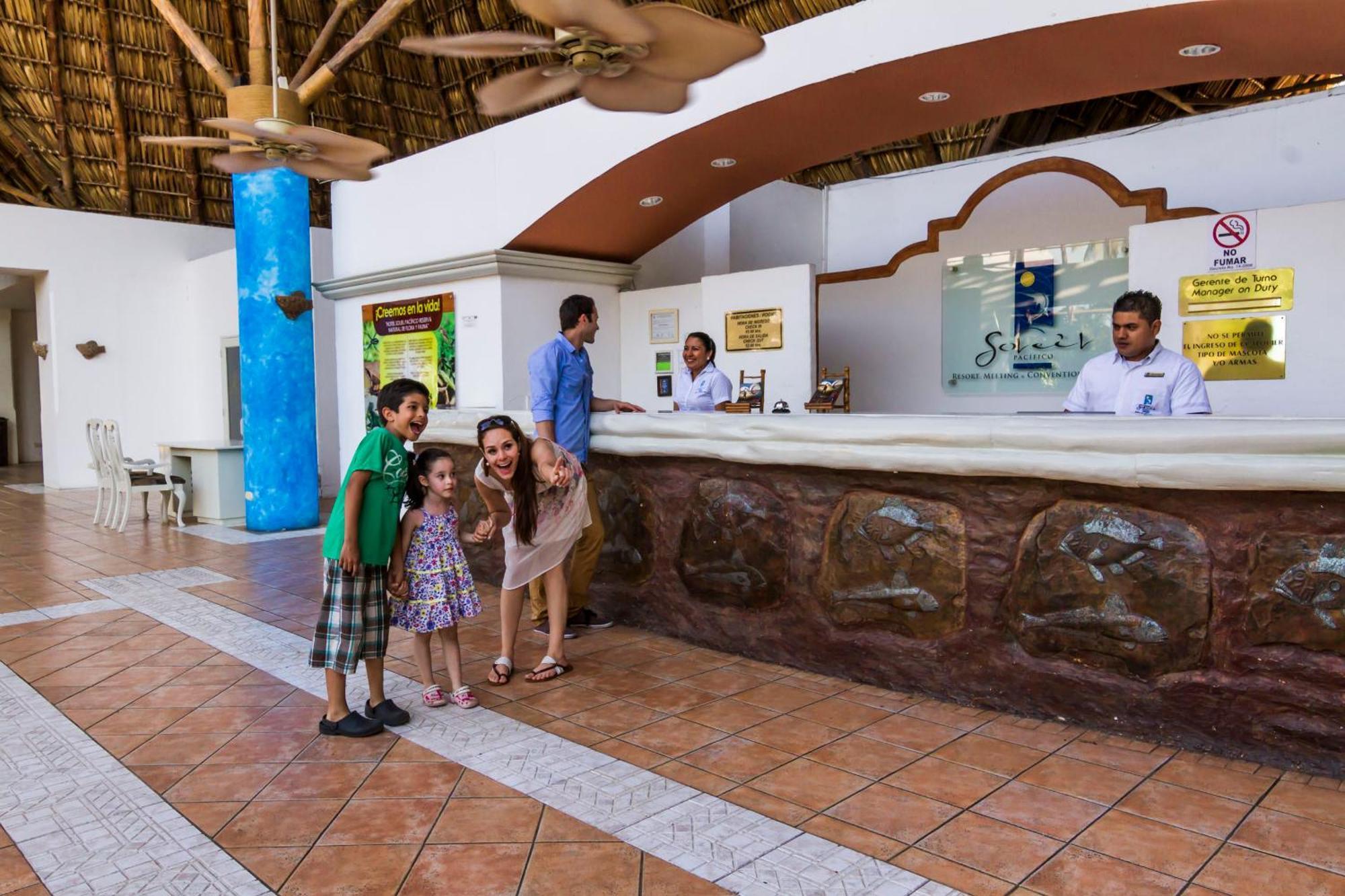 Hotel Soleil Pacifico Chulamar Buitenkant foto