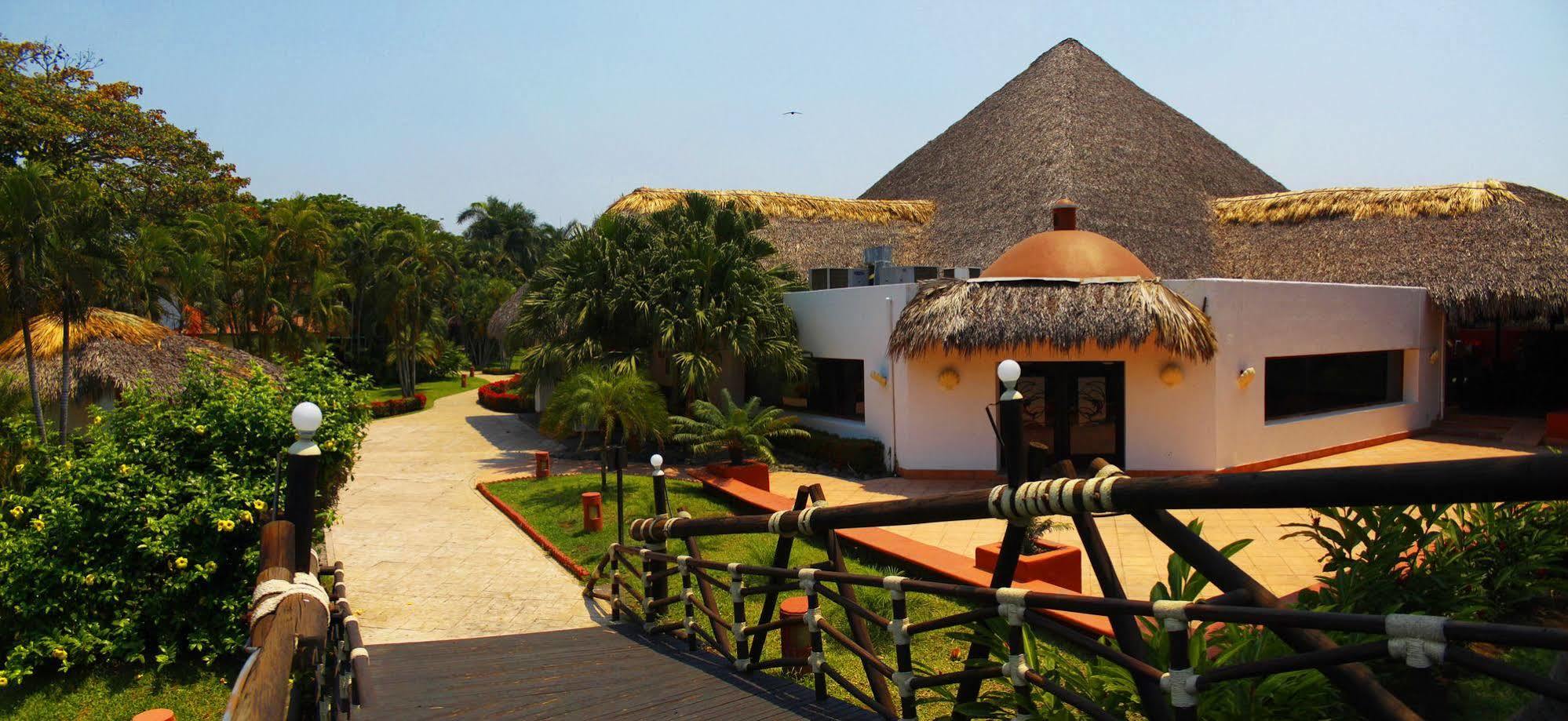Hotel Soleil Pacifico Chulamar Buitenkant foto