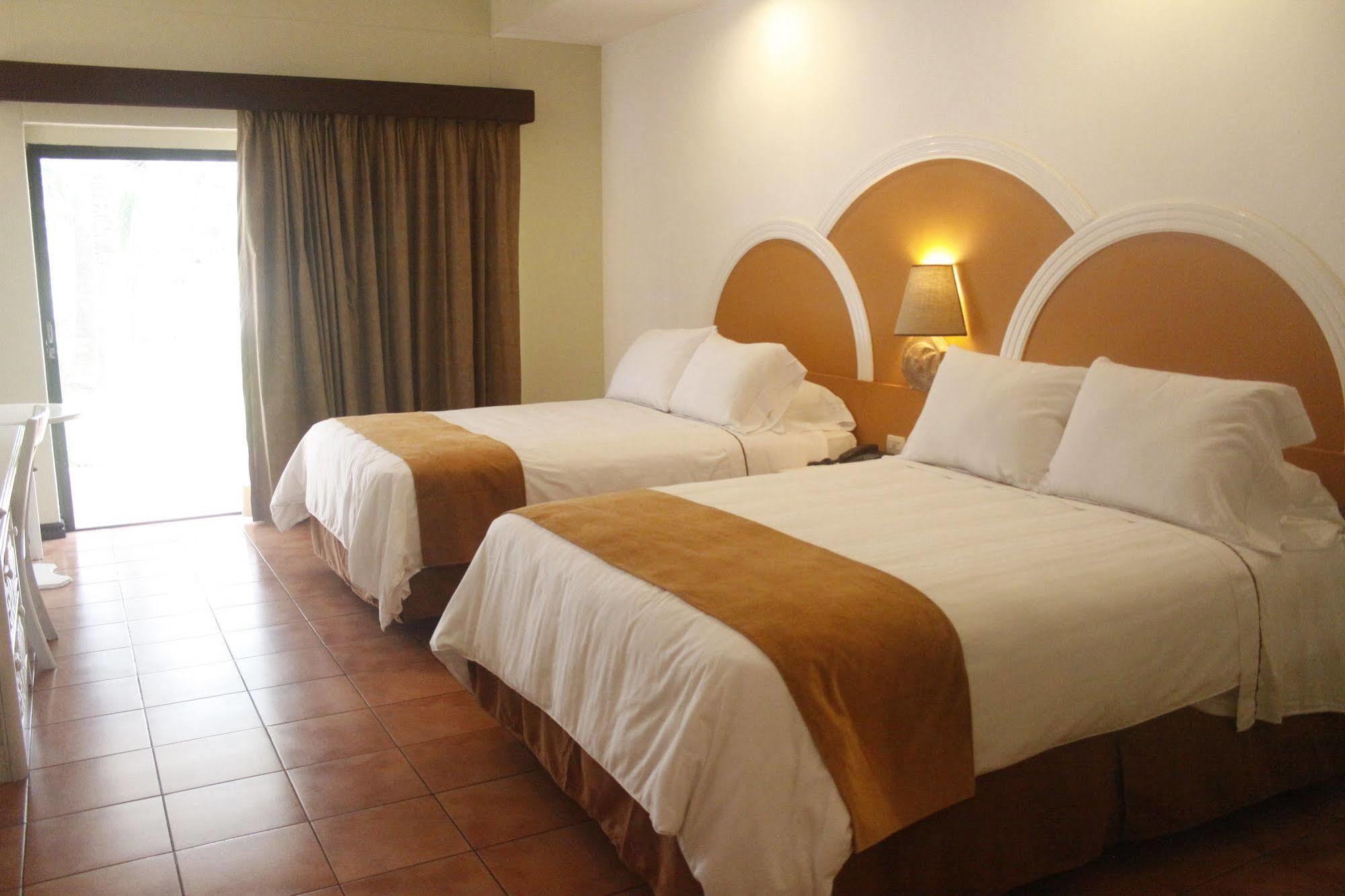 Hotel Soleil Pacifico Chulamar Buitenkant foto